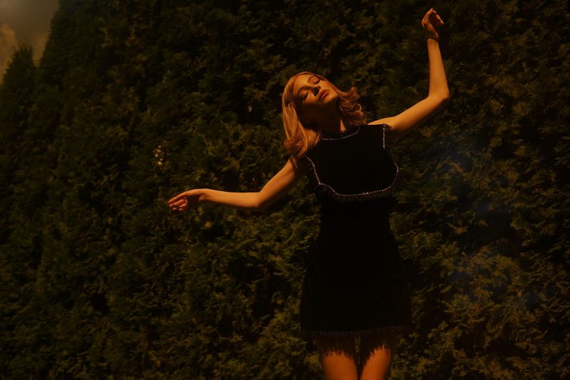 Chaotic – Rochie Grace 1